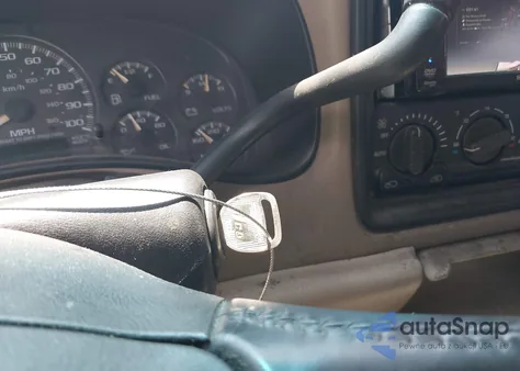 2002 Chevrolet Suburban 1500 Lt из США, поврежденный, VIN 1GNEC16Z52J330522